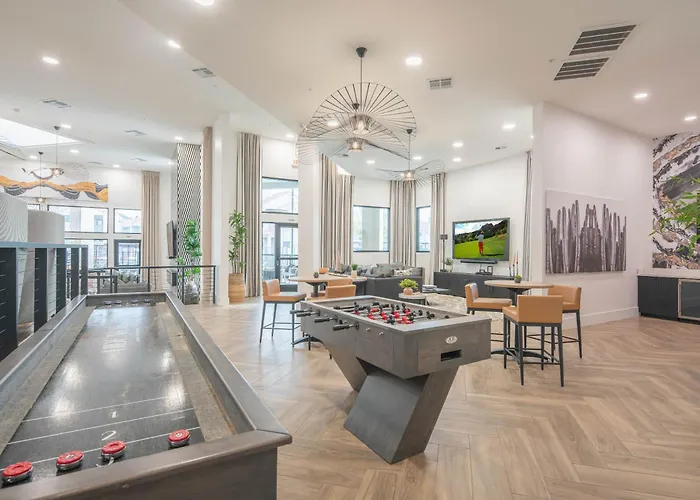 Cozy King Bed Golf Pickleball Pool Hot Tub Parking Apartament