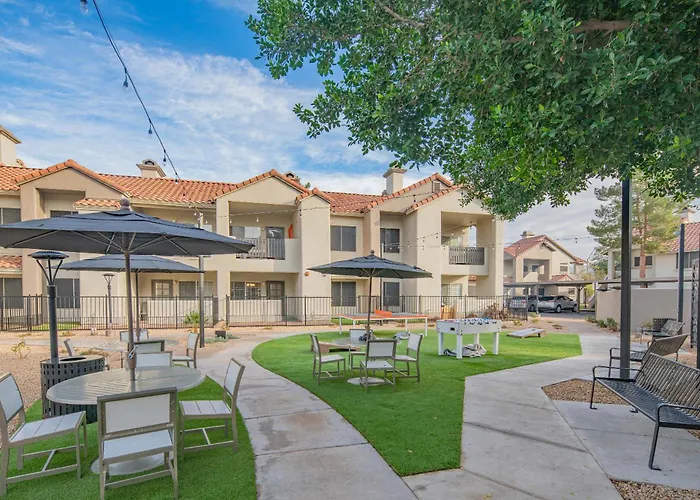 Cozy King Bed Golf Pickleball Pool Hot Tub Parking *