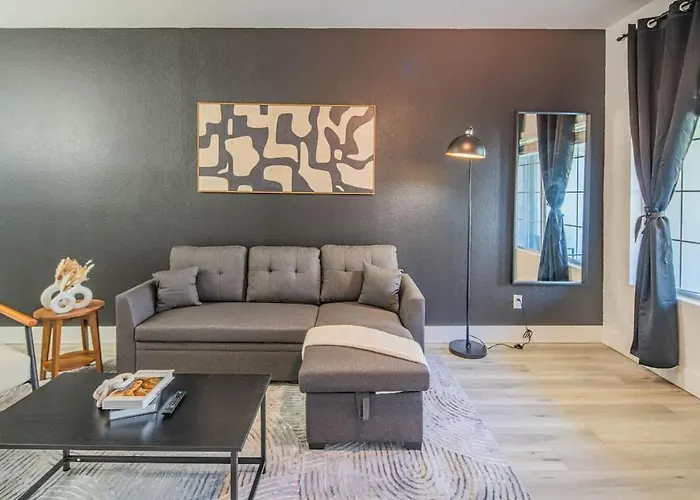 Cozy King Bed Golf Pickleball Pool Hot Tub Parking Apartament *