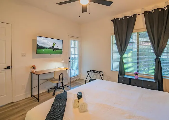 Cozy King Bed Golf Pickleball Pool Hot Tub Parking * Scottsdale