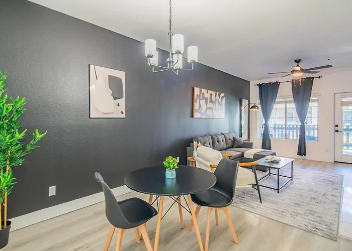 Cozy King Bed Golf Pickleball Pool Hot Tub Parking Apartament *