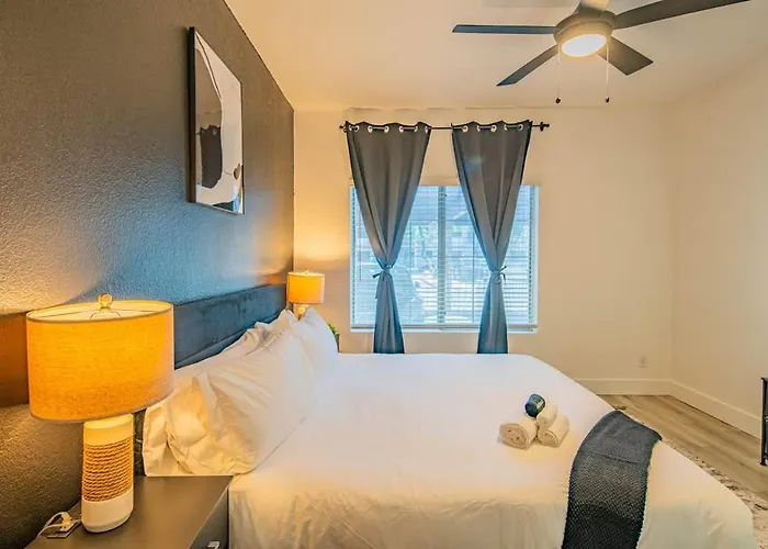 Cozy King Bed Golf Pickleball Pool Hot Tub Parking *